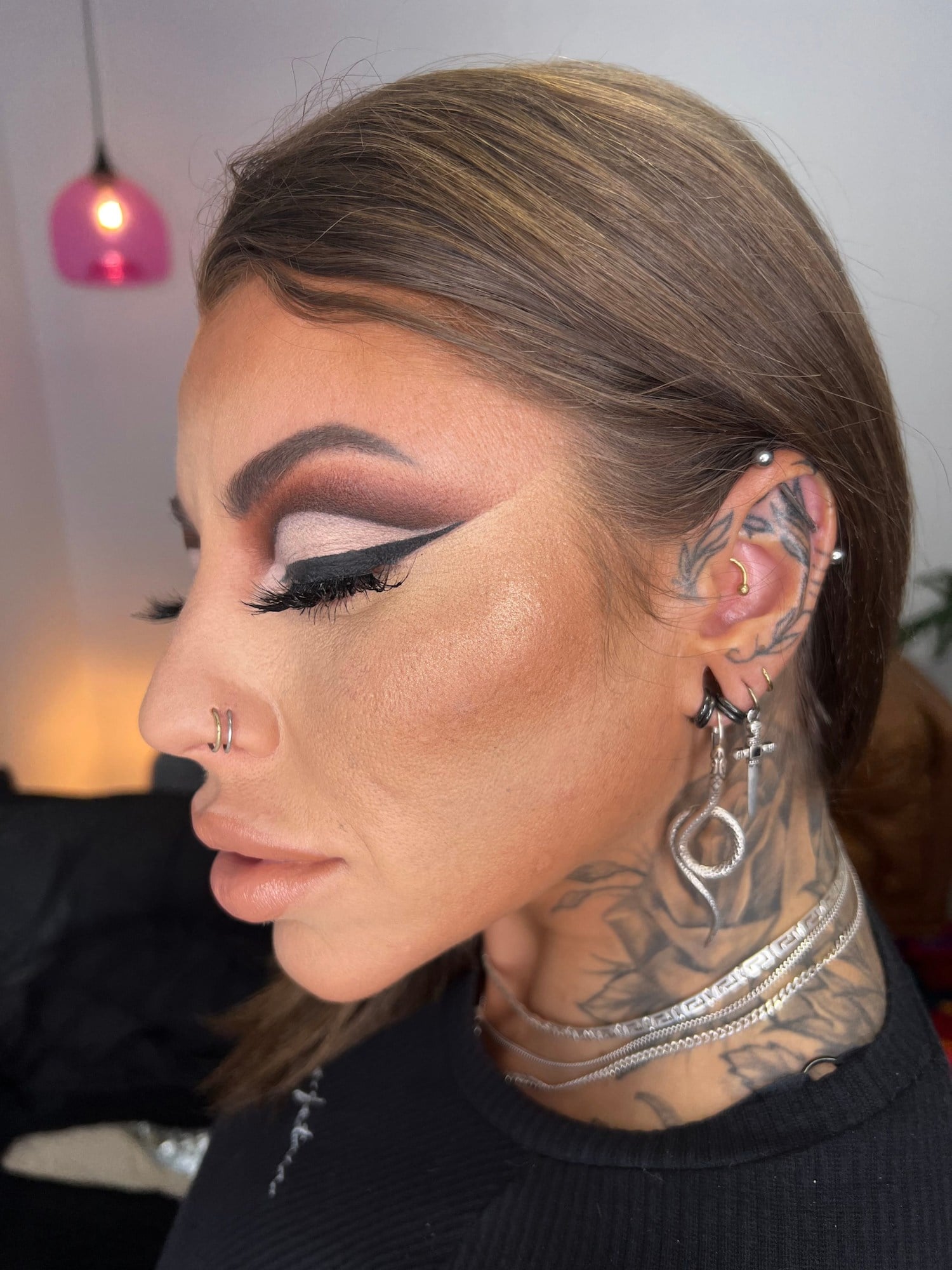 Deep cut crease and a heavy wing with neck tattoos