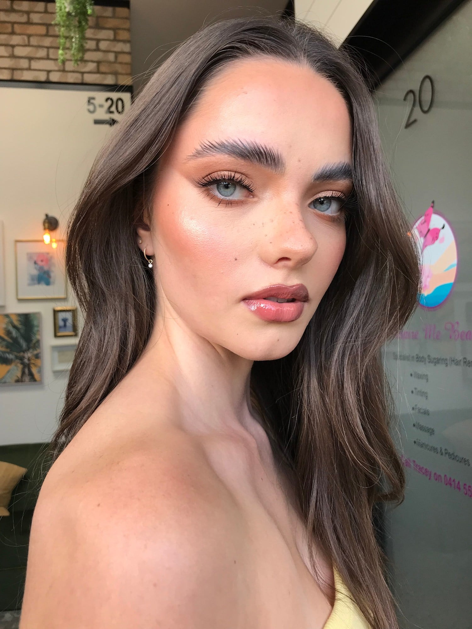 Bride with a soft smoked eye, ready to leave for the ceremony